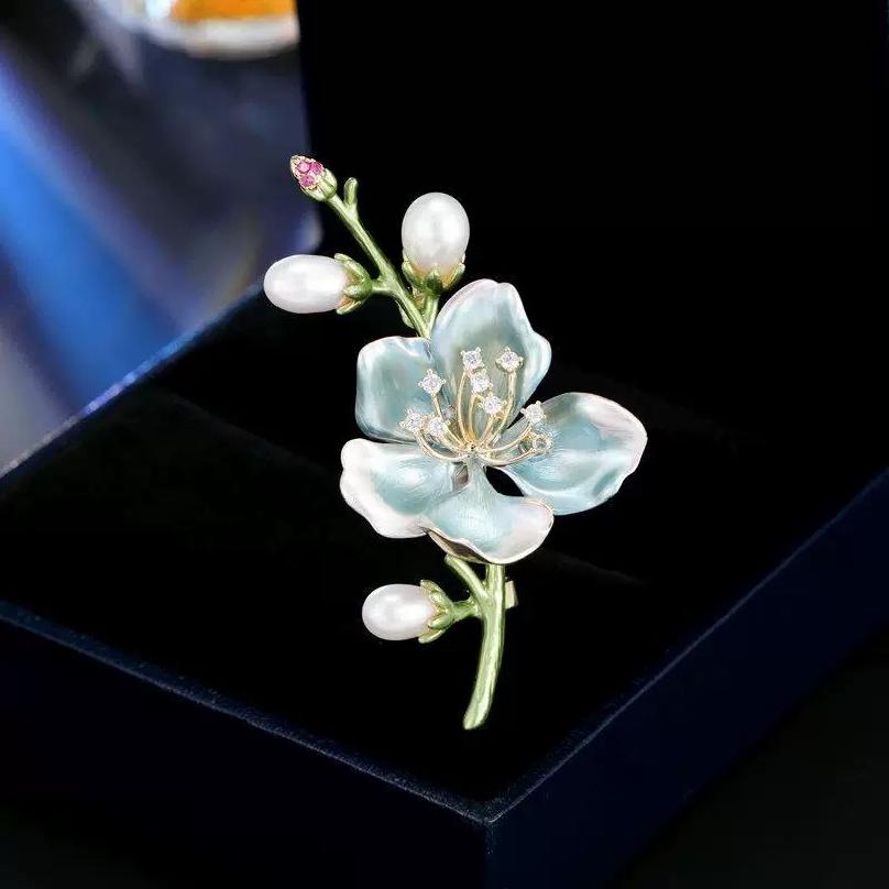Enamel peach blossom brooch exquisite imitation pearls rhinestones luxurious elegant design chest flower women s gifts синій
Enamel peach blossom brooch exquisite imitation pearls rhinestones luxurious elegant design chest flower women s gifts синій