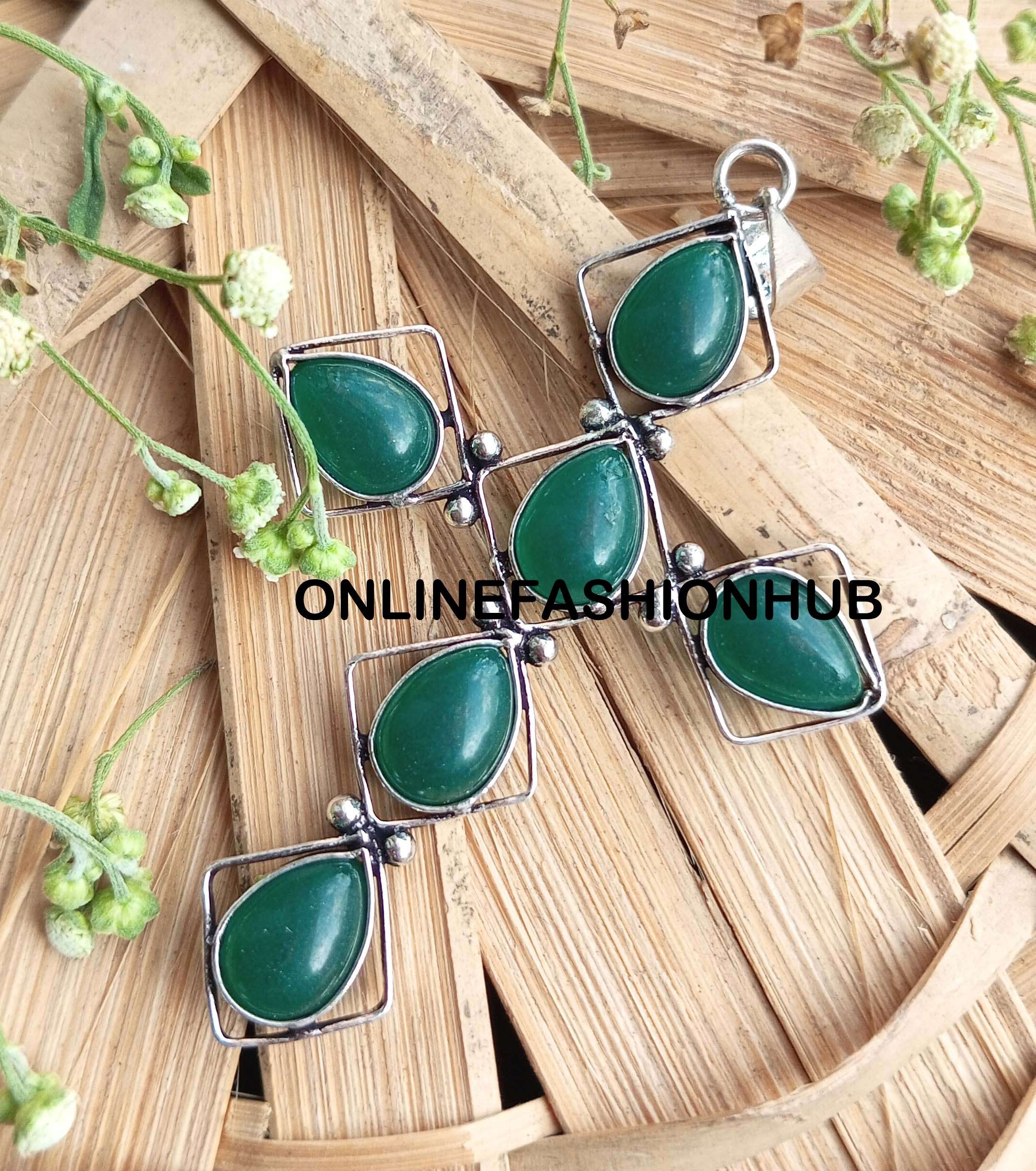 Green Onyx Gemstone 925 Sterling Silver Plated Gifted Cross Shape Pendant Jewelry NST-CP26
Green Onyx Gemstone 925 Sterling Silver Plated Gifted Cross Shape Pendant Jewelry NST-CP26