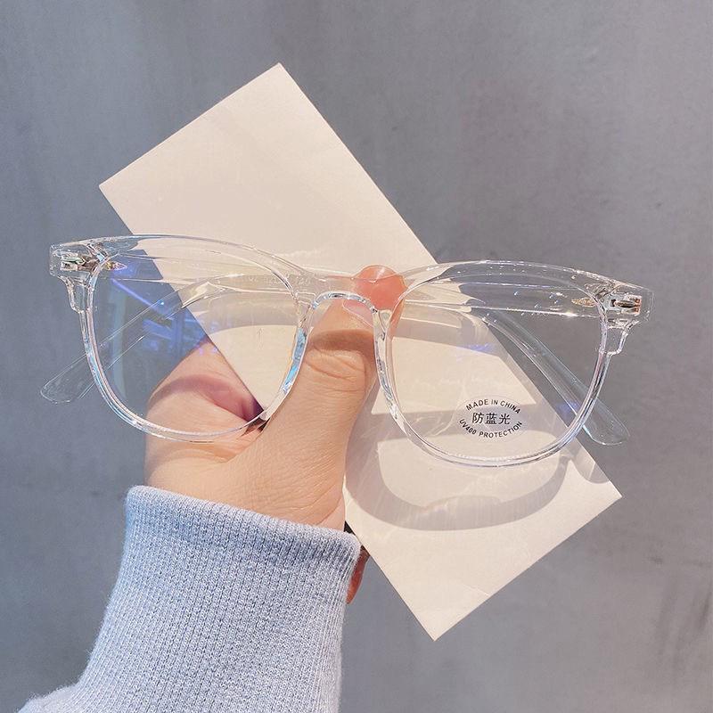 Retro-Style Anti-Blue Light Myopia Glasses with Transparent Large Frames for Men and Women
Retro-Style Anti-Blue Light Myopia Glasses with Transparent Large Frames for Men and Women