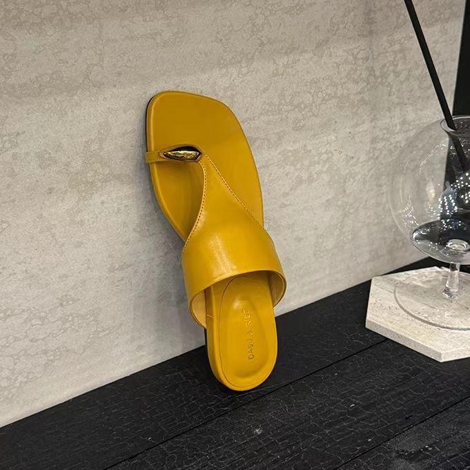 Кожаный металлический носок квадратный носок шлепанцы женские летние верхняя одежда для отдыха с юбкой сандалии на плоской подошве 40
Кожаный металлический носок квадратный носок шлепанцы женские летние верхняя одежда для отдыха с юбкой сандалии на плоской подошве 40