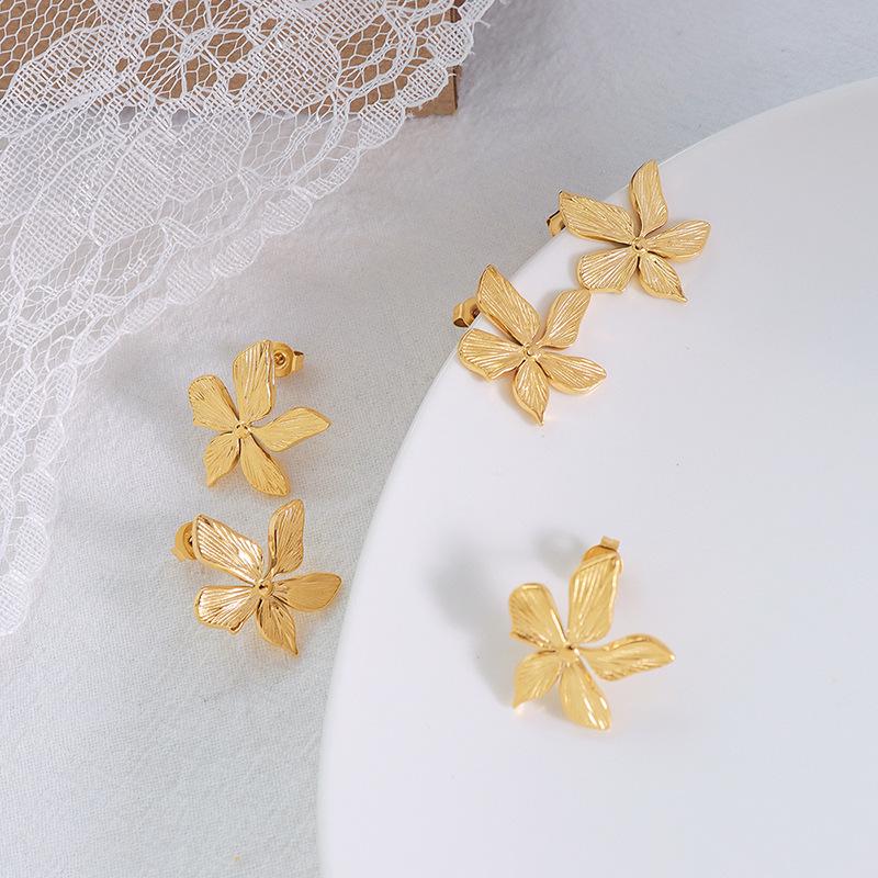 European & American Style Gold Petal Stud Earrings - Titanium Steel, 18K Embossed Design, Model F551
European & American Style Gold Petal Stud Earrings - Titanium Steel, 18K Embossed Design, Model F551