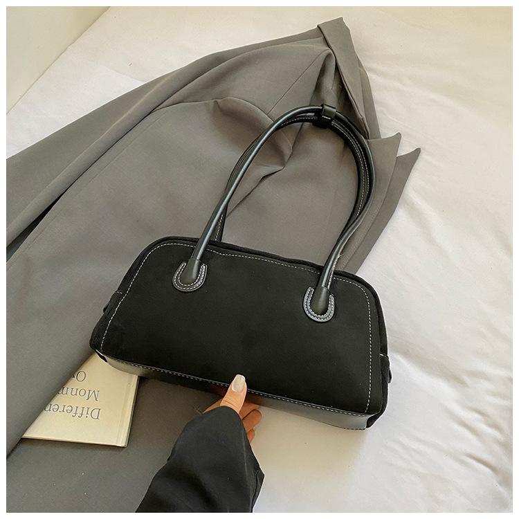 Осенне-зимняя ретро замшевая сумка женская 2025 новая матовая на плечо подмышку модная портативная сумка-бостон чёрный
Осенне-зимняя ретро замшевая сумка женская 2025 новая матовая на плечо подмышку модная портативная сумка-бостон чёрный