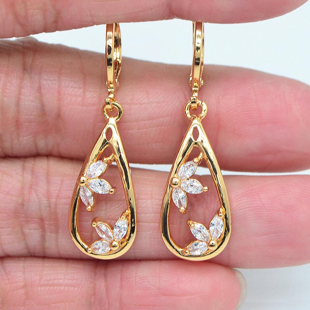 Женская мода черный кубический цирконий CZ слезинка висячие серьги ювелирные изделия белый
Женская мода черный кубический цирконий CZ слезинка висячие серьги ювелирные изделия белый