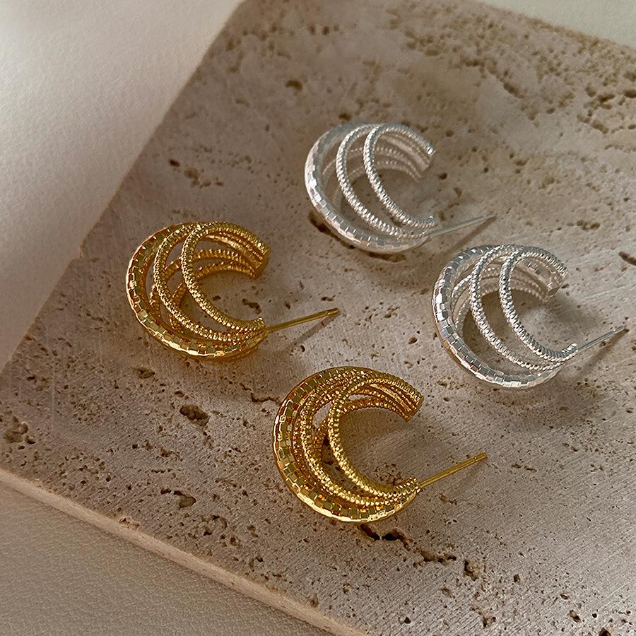 Wrapped multi-layer C-shaped earrings, simple personalized design earrings, fashionable and cold wind earrings, niche and high-end sense
Wrapped multi-layer C-shaped earrings, simple personalized design earrings, fashionable and cold wind earrings, niche and high-end sense