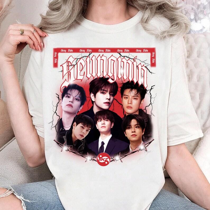 Retro Seungmin Stray Kids Kpop T-shirt, Stray Kids Karma Album Shirt, Stray Kids Ceremony Shirt, Stray Kids Dominate SKZOO World Tour 2026 XXXL бежевий
Retro Seungmin Stray Kids Kpop T-shirt, Stray Kids Karma Album Shirt, Stray Kids Ceremony Shirt, Stray Kids Dominate SKZOO World Tour 2026 XXXL бежевий