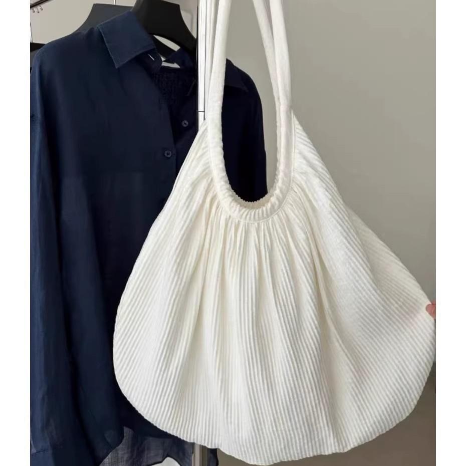 Нишевая хлопковая и льняная плиссированная текстура на плечо большая вместимость повседневная универсальная простая сумка-тоут дорожная сумочка белый
Нишевая хлопковая и льняная плиссированная текстура на плечо большая вместимость повседневная универсальная простая сумка-тоут дорожная сумочка белый