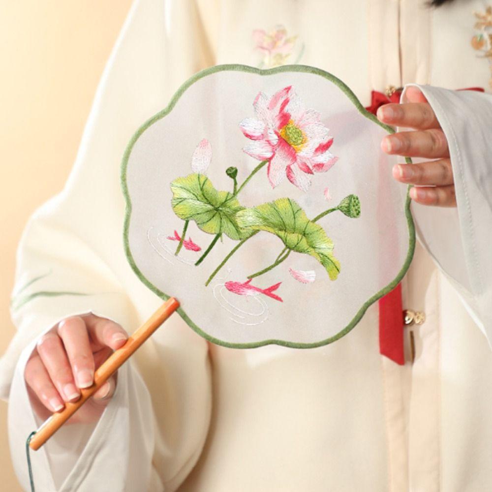 Handheld Silk Fan Floral Pattern Tuan Fan Group Fan Chinese Style Embroidery Fan Photography Prop Style 4
Handheld Silk Fan Floral Pattern Tuan Fan Group Fan Chinese Style Embroidery Fan Photography Prop Style 4