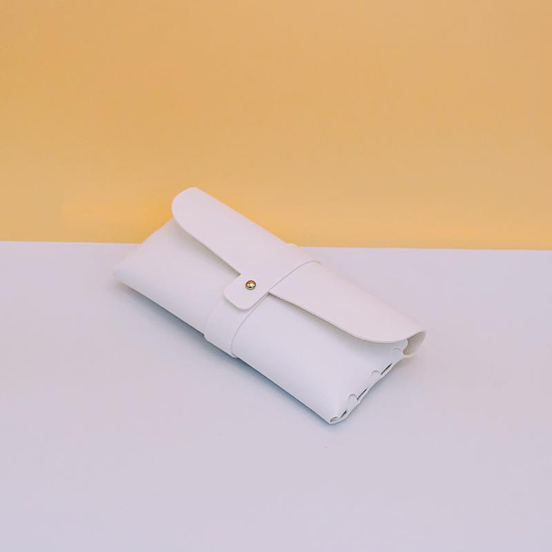 Минималистичный ретро кожаный мягкий чехол для очков - Портативный и защитный чехол для солнцезащитных очков. Lightweight Snap Box белый
Минималистичный ретро кожаный мягкий чехол для очков - Портативный и защитный чехол для солнцезащитных очков. Lightweight Snap Box белый