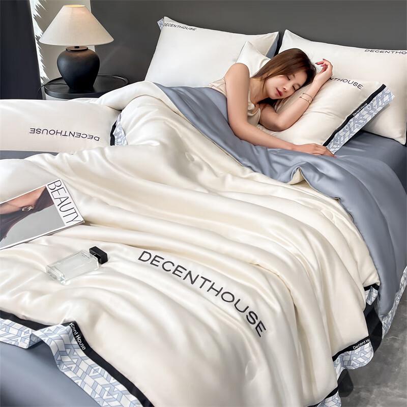 Zuoyouzhuo Nordic Ice Silk Summer Quilt Cover Set
Zuoyouzhuo Nordic Ice Silk Summer Quilt Cover Set