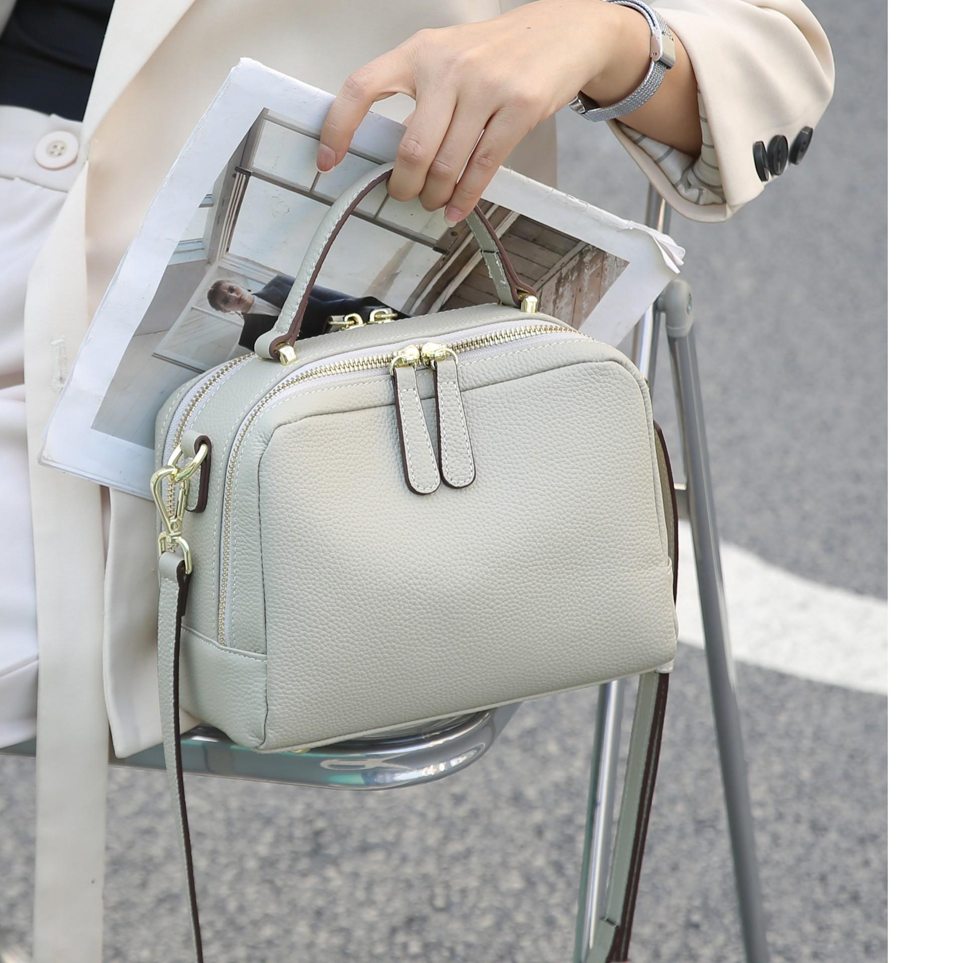 Genuine Leather cowhide Women s Handbag Style Crossbody Bag Shoulder bag Luxury Design small square bag For commuting
Genuine Leather cowhide Women s Handbag Style Crossbody Bag Shoulder bag Luxury Design small square bag For commuting