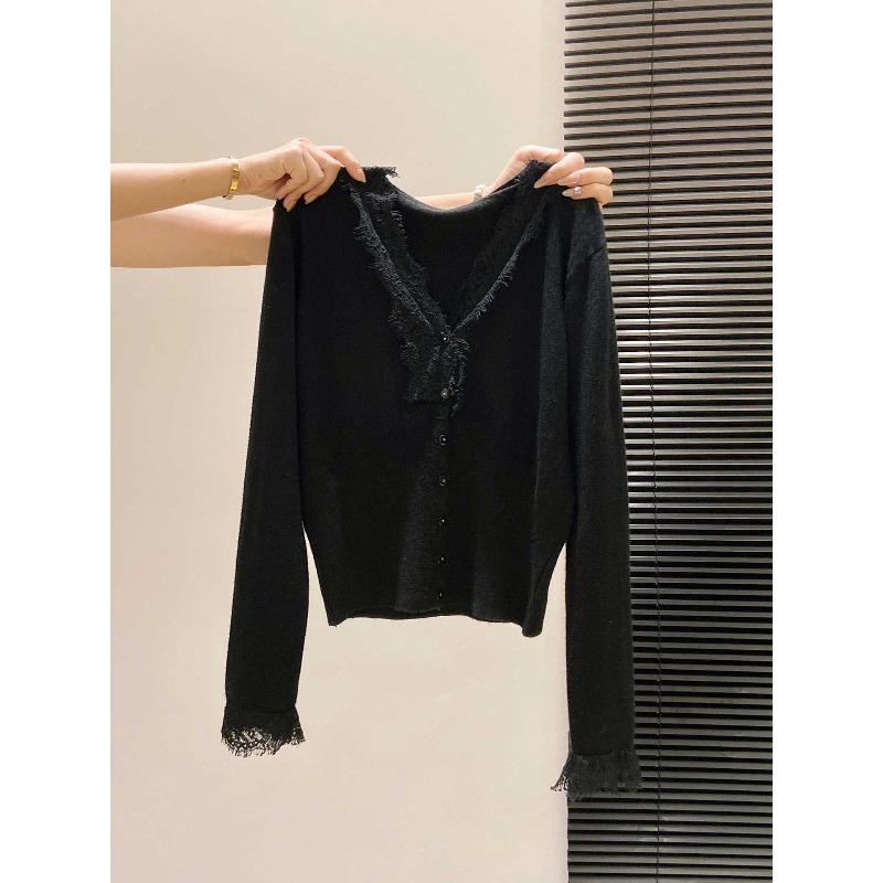 Elegant lace splicing button-knitted cardigan women s autumn and winter light and ripe wind collar thin bottoming shirt top L чёрный
Elegant lace splicing button-knitted cardigan women s autumn and winter light and ripe wind collar thin bottoming shirt top L чёрный