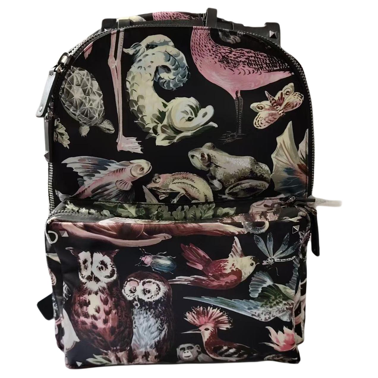 Valentino Animal Print Canvas Backpack Unisex Backpack Black 340NV80NO95861 Basic Set (Bag+Dust Bag)
Valentino Animal Print Canvas Backpack Unisex Backpack Black 340NV80NO95861 Basic Set (Bag+Dust Bag)