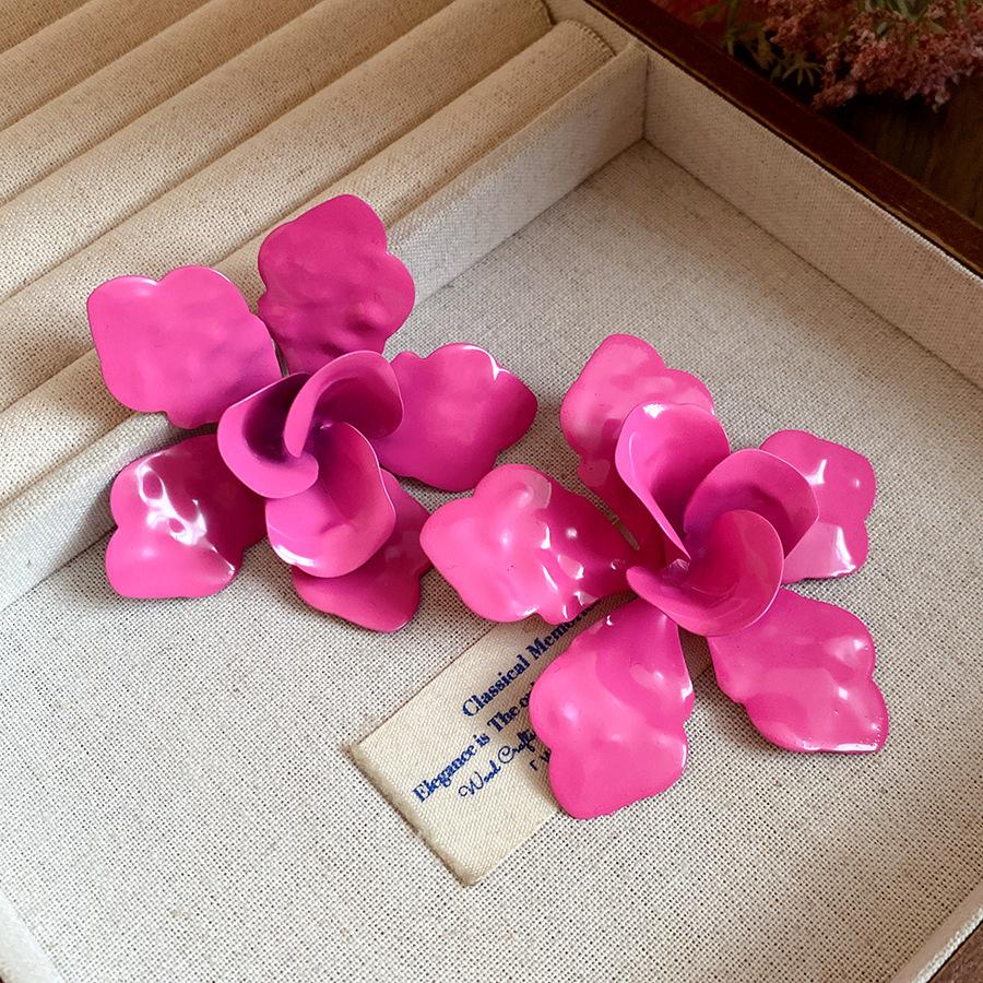 Steel needle oil drop flower pendant earrings holiday wind fresh and sweet fashion versatile earrings light luxury high-end earrings
Steel needle oil drop flower pendant earrings holiday wind fresh and sweet fashion versatile earrings light luxury high-end earrings