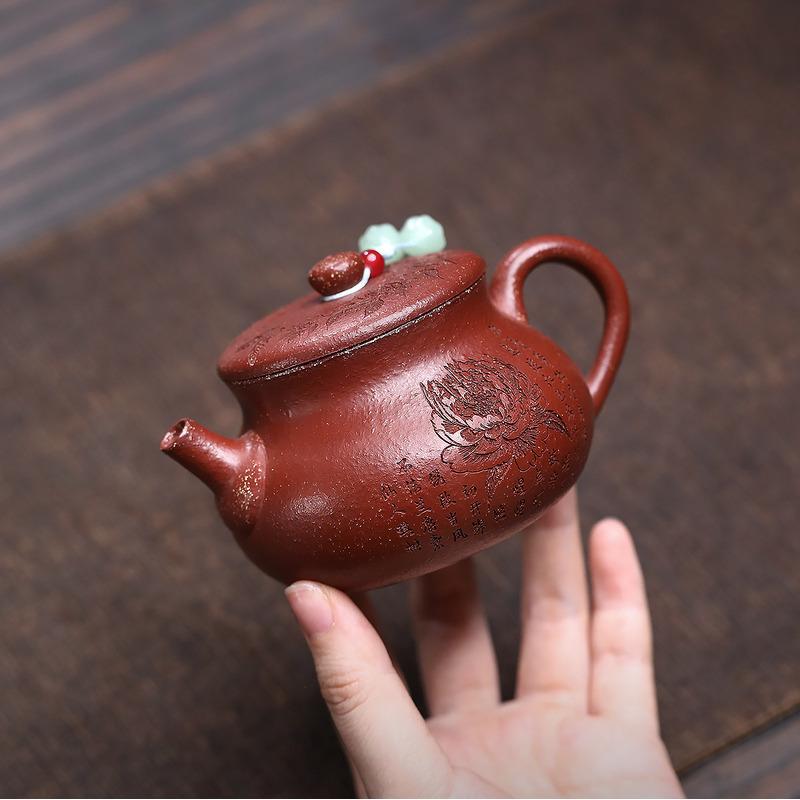 190ml Classic Yixing Purple Clay Teapots Handmade Peony Pan Pot Raw Ore Red Downhill Mud Kettle With Infuser Zisha Tea Set Cha
190ml Classic Yixing Purple Clay Teapots Handmade Peony Pan Pot Raw Ore Red Downhill Mud Kettle With Infuser Zisha Tea Set Cha