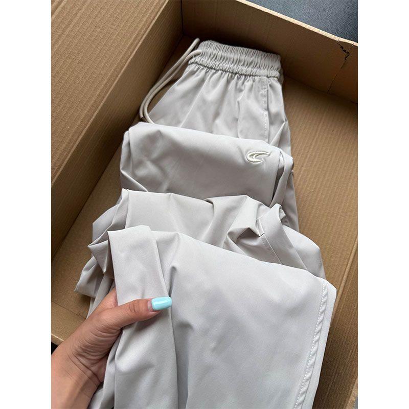 Women s Trendy Gray High-Waisted Pleated Cargo Pants - Slimming, Versatile, Casual, Wide-Leg Style Medium
Women s Trendy Gray High-Waisted Pleated Cargo Pants - Slimming, Versatile, Casual, Wide-Leg Style Medium