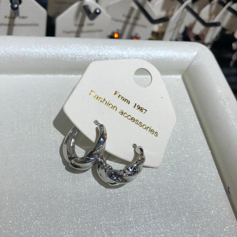 Simple Elliptic Hoop Earrings Sets for Women Trendy Metal Circle Small Earrings Ear Buckle Punk Unisex Rock Trendy Jewelry срібний
Simple Elliptic Hoop Earrings Sets for Women Trendy Metal Circle Small Earrings Ear Buckle Punk Unisex Rock Trendy Jewelry срібний