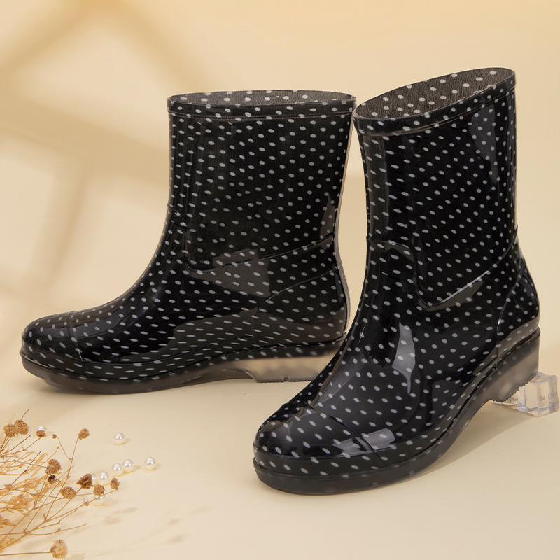 Water shoes medium and low tube rain shoes women s short rain boots half tube water boots flower cloth adult plus cotton lint rainproof 40
Water shoes medium and low tube rain shoes women s short rain boots half tube water boots flower cloth adult plus cotton lint rainproof 40