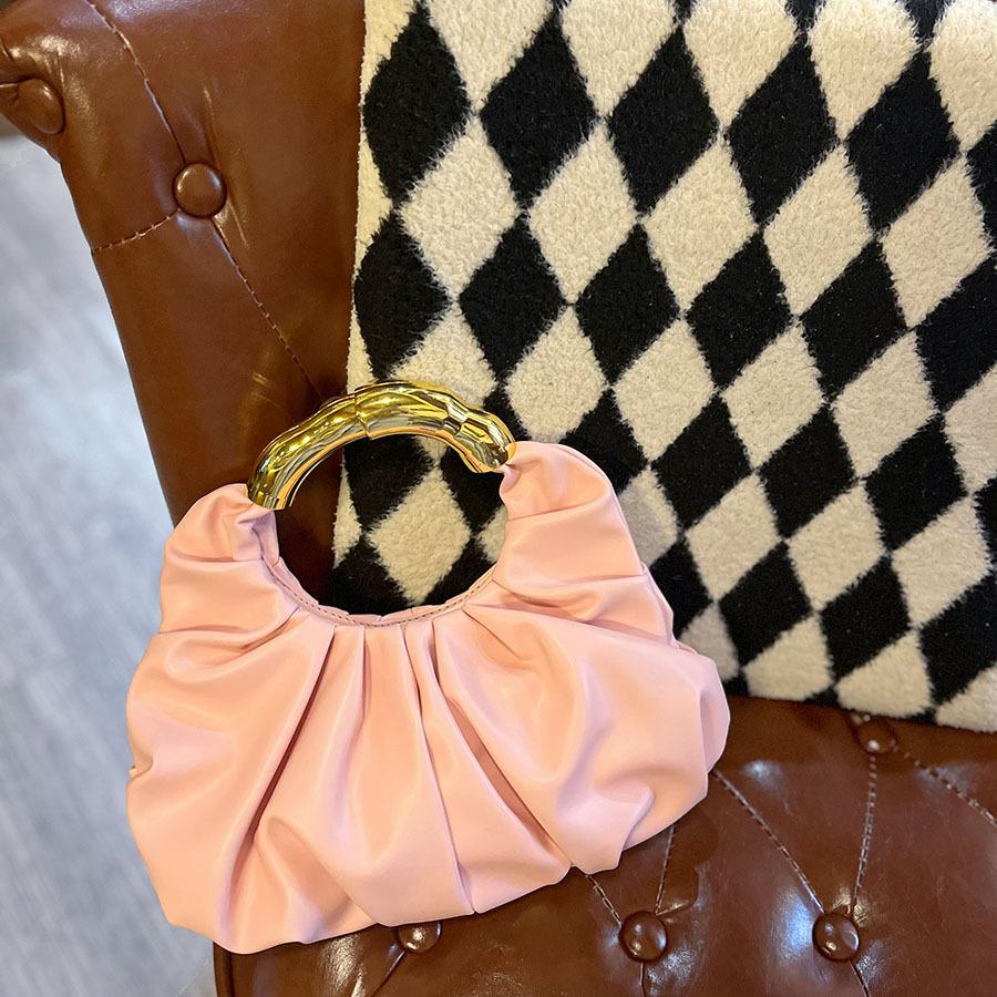 Fashion glossy pleated bag cloud bag niche irregular hardware handbag high-end simple handbag
Fashion glossy pleated bag cloud bag niche irregular hardware handbag high-end simple handbag