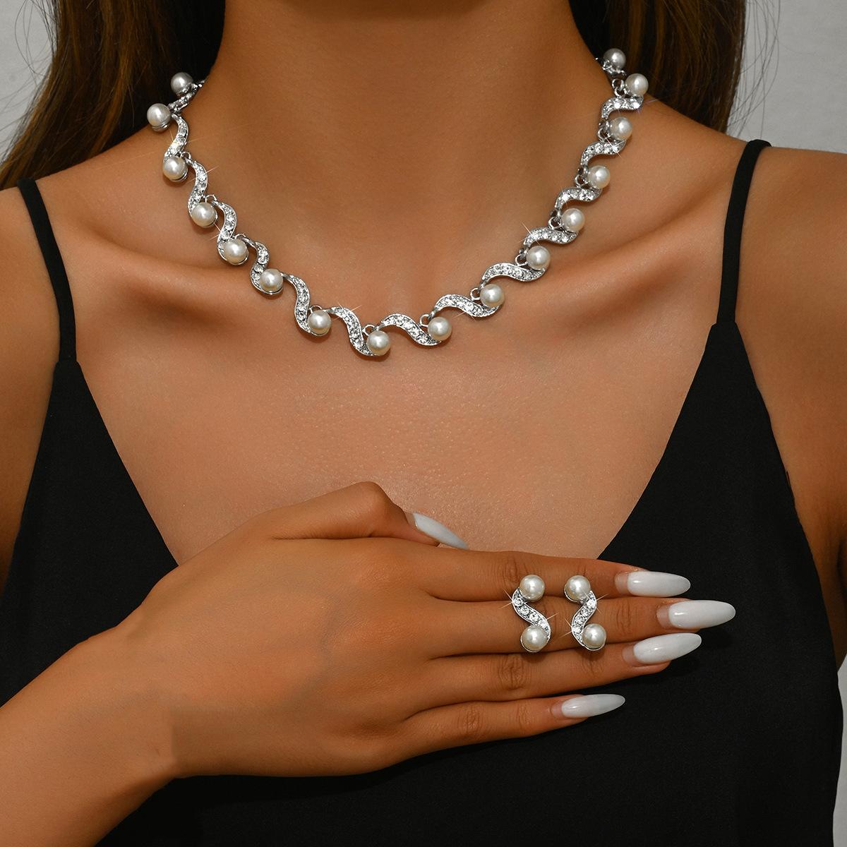 New S-shaped alloy pearl necklace earrings women s niche collarbone chain women s jewelry set 2447
New S-shaped alloy pearl necklace earrings women s niche collarbone chain women s jewelry set 2447