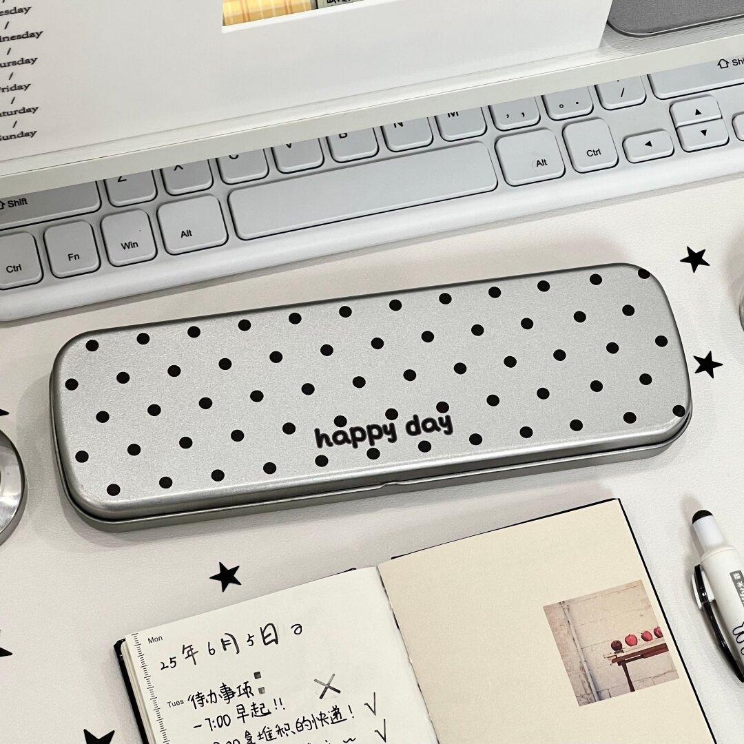 Wave Point Iron Box Student Hand Account Tape Stationery Storage Box High-value Metal Clamshell Pencil Case Ins Wind
Wave Point Iron Box Student Hand Account Tape Stationery Storage Box High-value Metal Clamshell Pencil Case Ins Wind