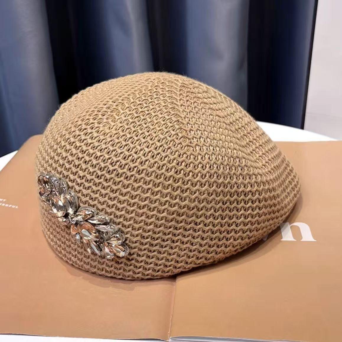 Summer Mesh Breathable Beret Hat with Heavy-Duty Rhinestones Hollowed out Casual Duckbill Design Retro Artist Style Adult 56-58cm хакі
Summer Mesh Breathable Beret Hat with Heavy-Duty Rhinestones Hollowed out Casual Duckbill Design Retro Artist Style Adult 56-58cm хакі