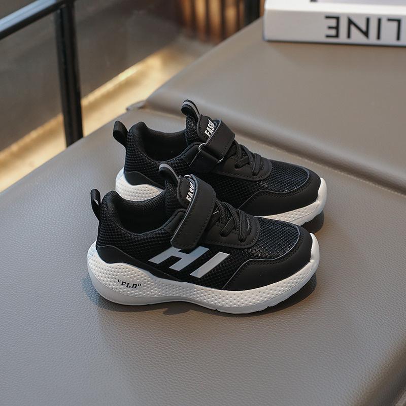 Girls sports shoes, new spring model, children s soft-soled shoes, lightweight and breathable, mesh running shoes for older girls 27 чёрный
Girls sports shoes, new spring model, children s soft-soled shoes, lightweight and breathable, mesh running shoes for older girls 27 чёрный