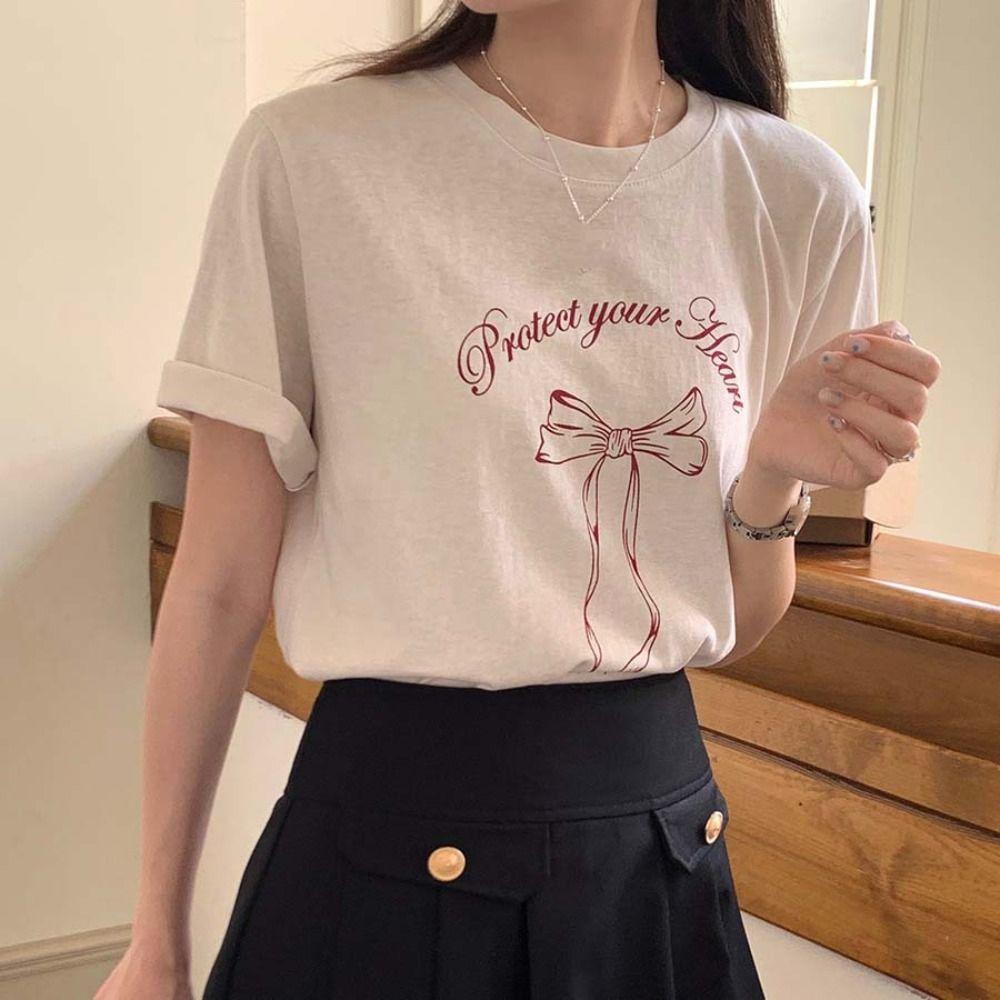 Футболка с принтом в виде банта и букв, круглый вырез, короткий рукав, топ для девушки
Футболка с принтом в виде банта и букв, круглый вырез, короткий рукав, топ для девушки