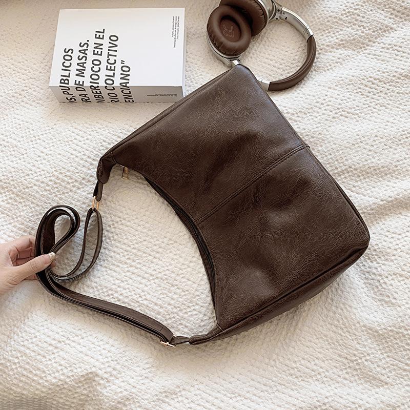 Ретро сумка-мессенджер женская сумка 2025 новая модная однотонная сумка-тоут через плечо универсальная большая вместимость сумка подмышку кофейный
Ретро сумка-мессенджер женская сумка 2025 новая модная однотонная сумка-тоут через плечо универсальная большая вместимость сумка подмышку кофейный