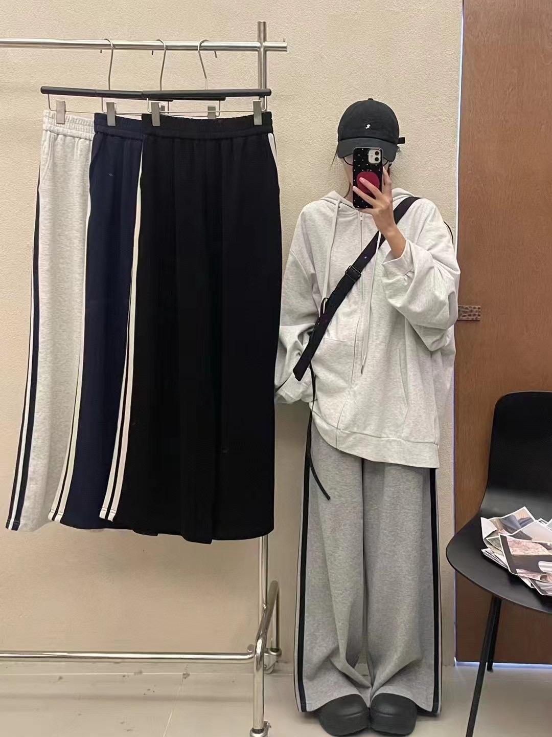Women s Plus Size High Waist Korean Style Wide Leg Long Pants - Size 7, Spring Elastic, Stripe Trim, Casual Age-Reducing Design L
Women s Plus Size High Waist Korean Style Wide Leg Long Pants - Size 7, Spring Elastic, Stripe Trim, Casual Age-Reducing Design L