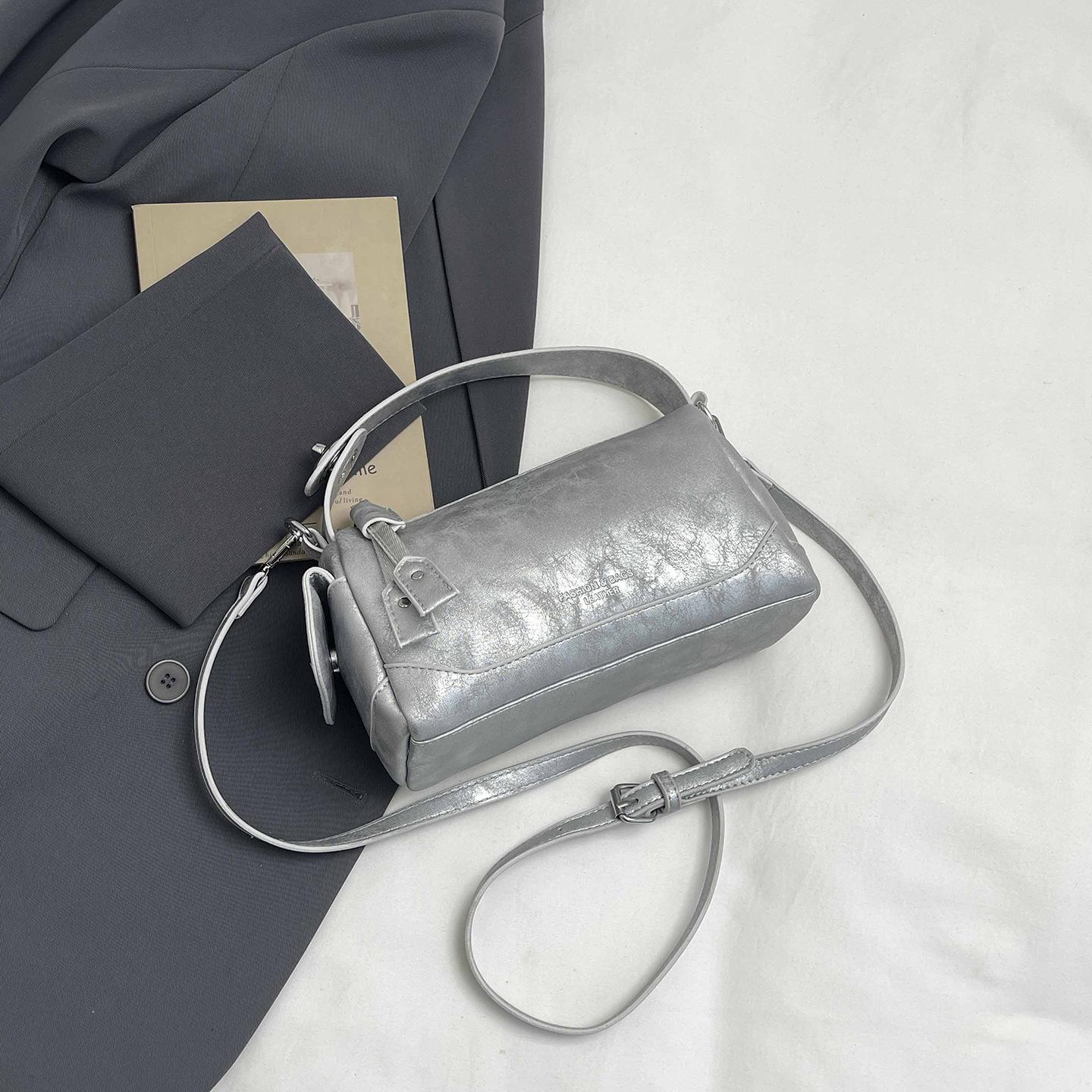Trendy Spring Women Shoulder Bag Creative Pillow Casual and Simple Crossbody Bag Fashiable and Versatile Commuting Bag
Trendy Spring Women Shoulder Bag Creative Pillow Casual and Simple Crossbody Bag Fashiable and Versatile Commuting Bag
