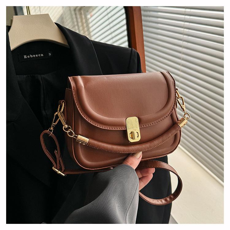 Жіноча сумка Нова літня мода 2024 р. Сумка через плече Сумка через плече в іноземному стилі Жіноча сумка під сідло з текстурою замка темно-коричневого кольору
Жіноча сумка Нова літня мода 2024 р. Сумка через плече Сумка через плече в іноземному стилі Жіноча сумка під сідло з текстурою замка темно-коричневого кольору