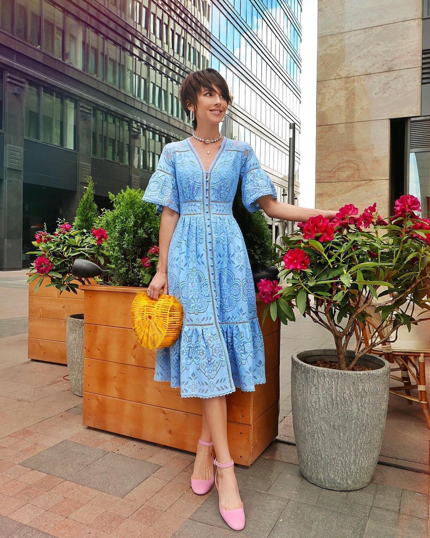 2020 європейська та американська жіноча мереживна сукня з V-подібним вирізом і короткими рукавами XXL світло-синій колір
2020 європейська та американська жіноча мереживна сукня з V-подібним вирізом і короткими рукавами XXL світло-синій колір