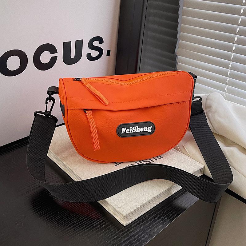 Lightweight sports style casual bag waterproof Oxford cloth trendy cool mobile phone bag men s tooling style dumpling bag large capacity bag помаранчевий
Lightweight sports style casual bag waterproof Oxford cloth trendy cool mobile phone bag men s tooling style dumpling bag large capacity bag помаранчевий