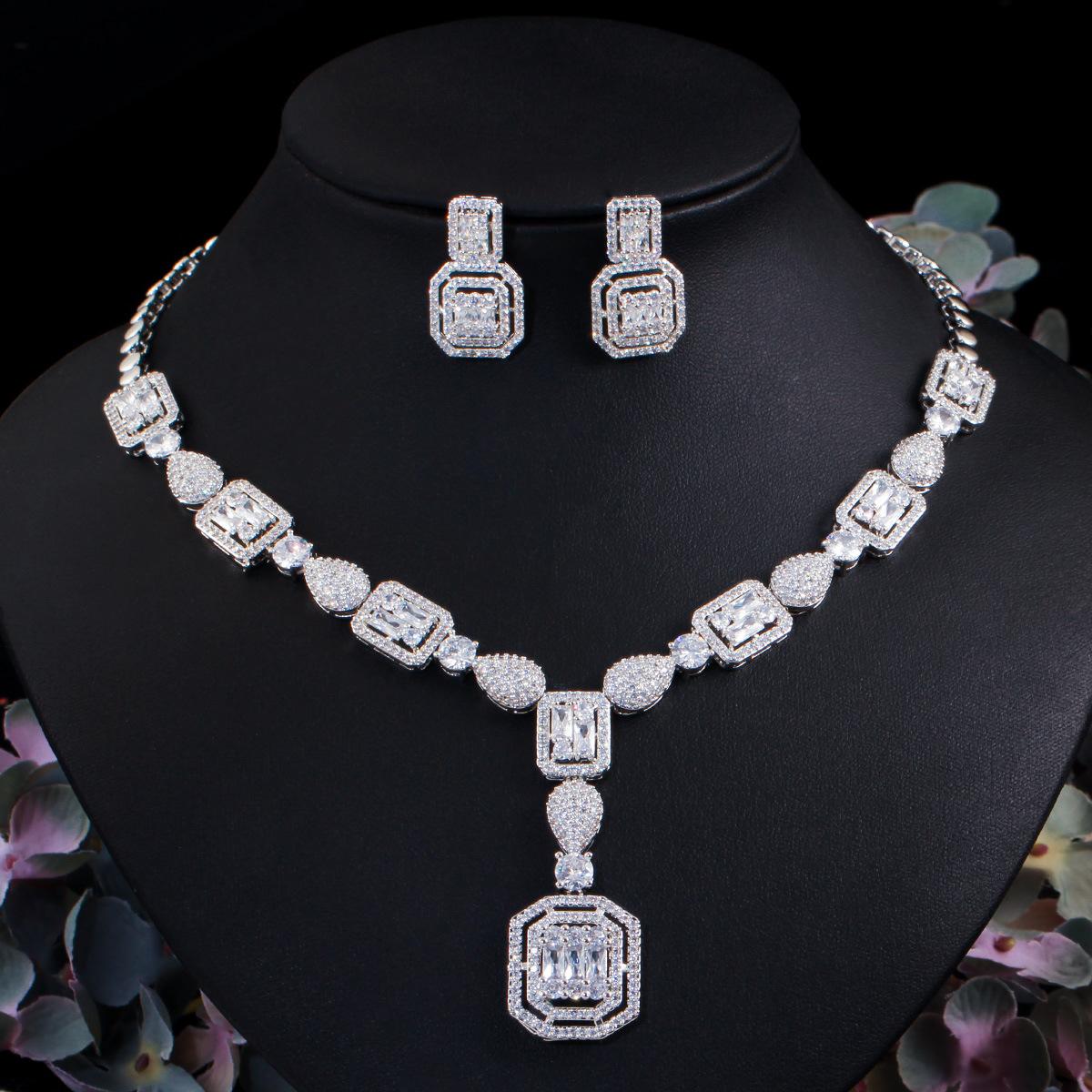 Bridal Wedding Necklace, Earrings, Rings, Bracelets, Zircon Set, Wedding Dress Accessories, Square Zircon Four-Piece Set.
Bridal Wedding Necklace, Earrings, Rings, Bracelets, Zircon Set, Wedding Dress Accessories, Square Zircon Four-Piece Set.
