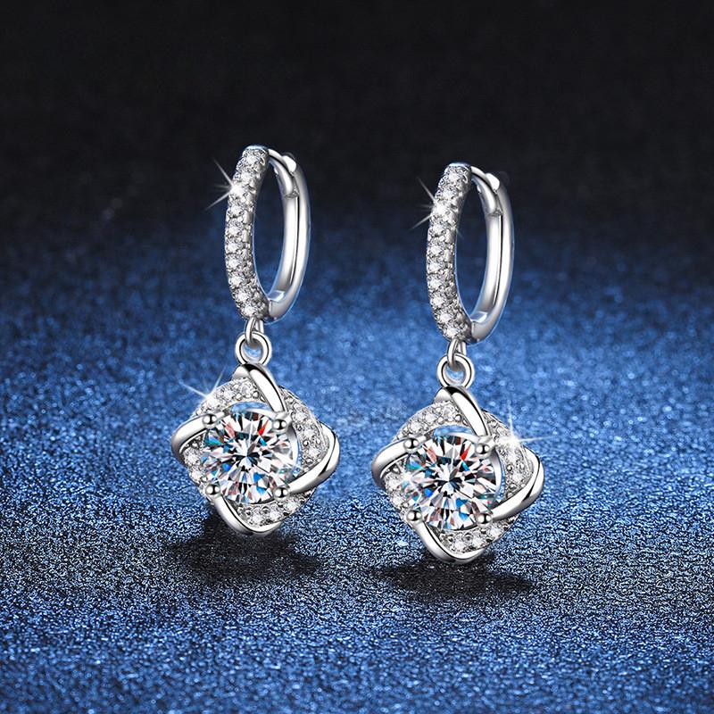 D Цвет 2 карата GRA Муассанте Ветряная Мельница Серьги-подвески VVS1 Lab Diamond S925 Серьги-гвоздики из стерлингового серебра Роскошные ювелирные изделия
D Цвет 2 карата GRA Муассанте Ветряная Мельница Серьги-подвески VVS1 Lab Diamond S925 Серьги-гвоздики из стерлингового серебра Роскошные ювелирные изделия