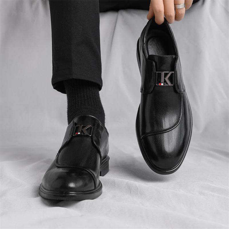 Мужская обувь весенняя деловая обувь в британском стиле черные повседневные кожаные туфли с одной педалью для жениха и невесты с острым носком туфли дерби прилив 38 чёрный
Мужская обувь весенняя деловая обувь в британском стиле черные повседневные кожаные туфли с одной педалью для жениха и невесты с острым носком туфли дерби прилив 38 чёрный