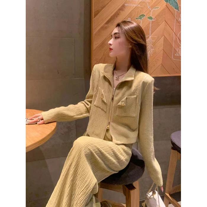 Xiaoxiangfeng fashion casual sports suit women s spring and autumn new short jacket drape wide-leg pants two-piece trendy XXL
Xiaoxiangfeng fashion casual sports suit women s spring and autumn new short jacket drape wide-leg pants two-piece trendy XXL