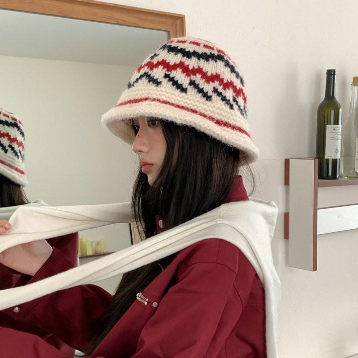 Mixed color knitted jacquard wool hat women s winter warm and cold ear protection bucket hat M(56-58cm) білий
Mixed color knitted jacquard wool hat women s winter warm and cold ear protection bucket hat M(56-58cm) білий