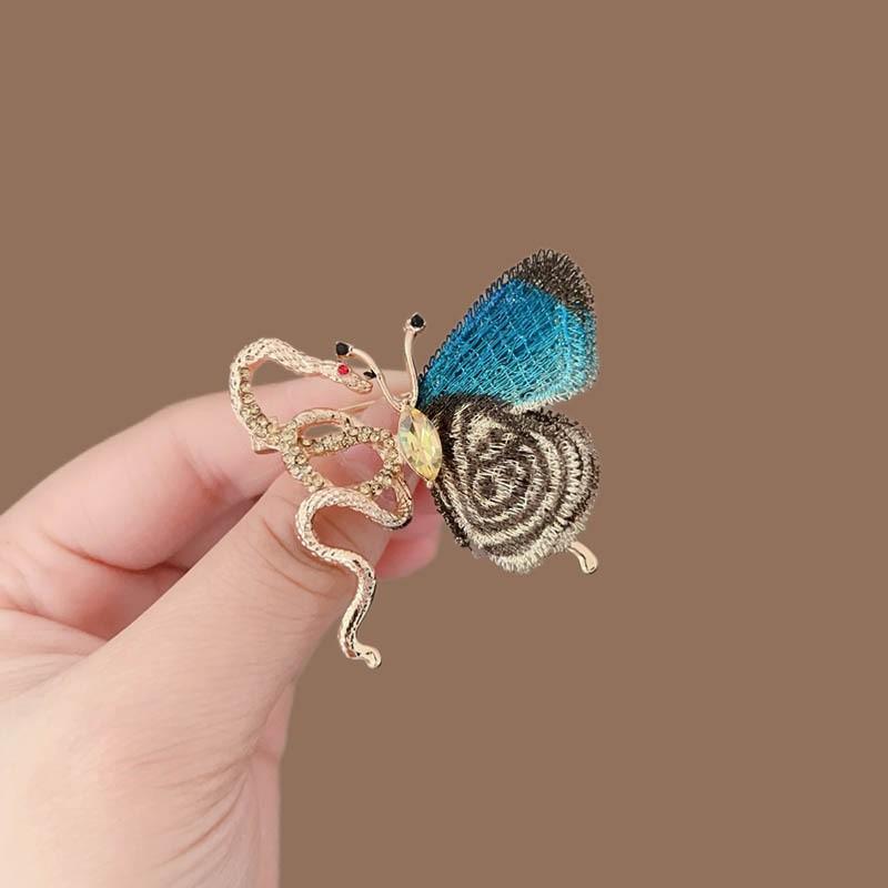 Brooch Exotic Snake And Butterfly Hand-Embroidered High-End Sophisticated Premium Retro Fashion Pin Accessories For Clothing And Accessories. One Size небо синє кольору
Brooch Exotic Snake And Butterfly Hand-Embroidered High-End Sophisticated Premium Retro Fashion Pin Accessories For Clothing And Accessories. One Size небо синє кольору