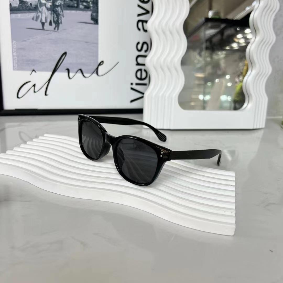 High Quality Sun Glasses for For Men TR90 Material Material Square Shaped Shape Outdoor Use Sun Glasses UV 400 Protection For Women Sun Glasses
High Quality Sun Glasses for For Men TR90 Material Material Square Shaped Shape Outdoor Use Sun Glasses UV 400 Protection For Women Sun Glasses