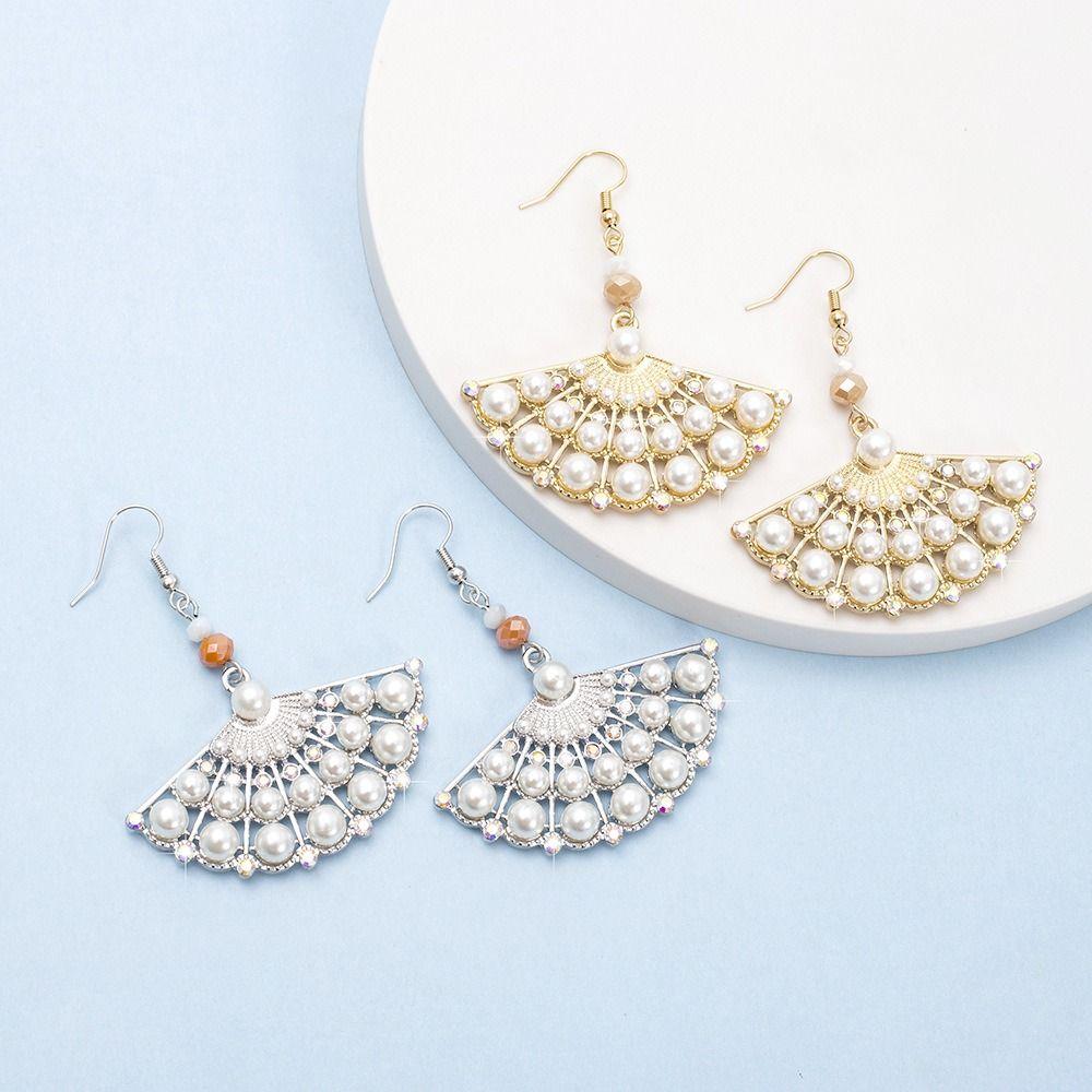 Vintage Aesthetic Imitation Pearl Earrings Fan Shaped Inlaid Rhinestone Earrings Ear Accessories золотой
Vintage Aesthetic Imitation Pearl Earrings Fan Shaped Inlaid Rhinestone Earrings Ear Accessories золотой