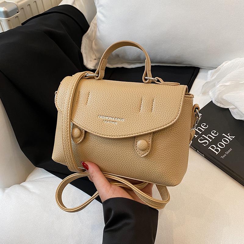 Premium sense niche bag women s summer new simple shoulder bag versatile casual messenger bag small bag
Premium sense niche bag women s summer new simple shoulder bag versatile casual messenger bag small bag