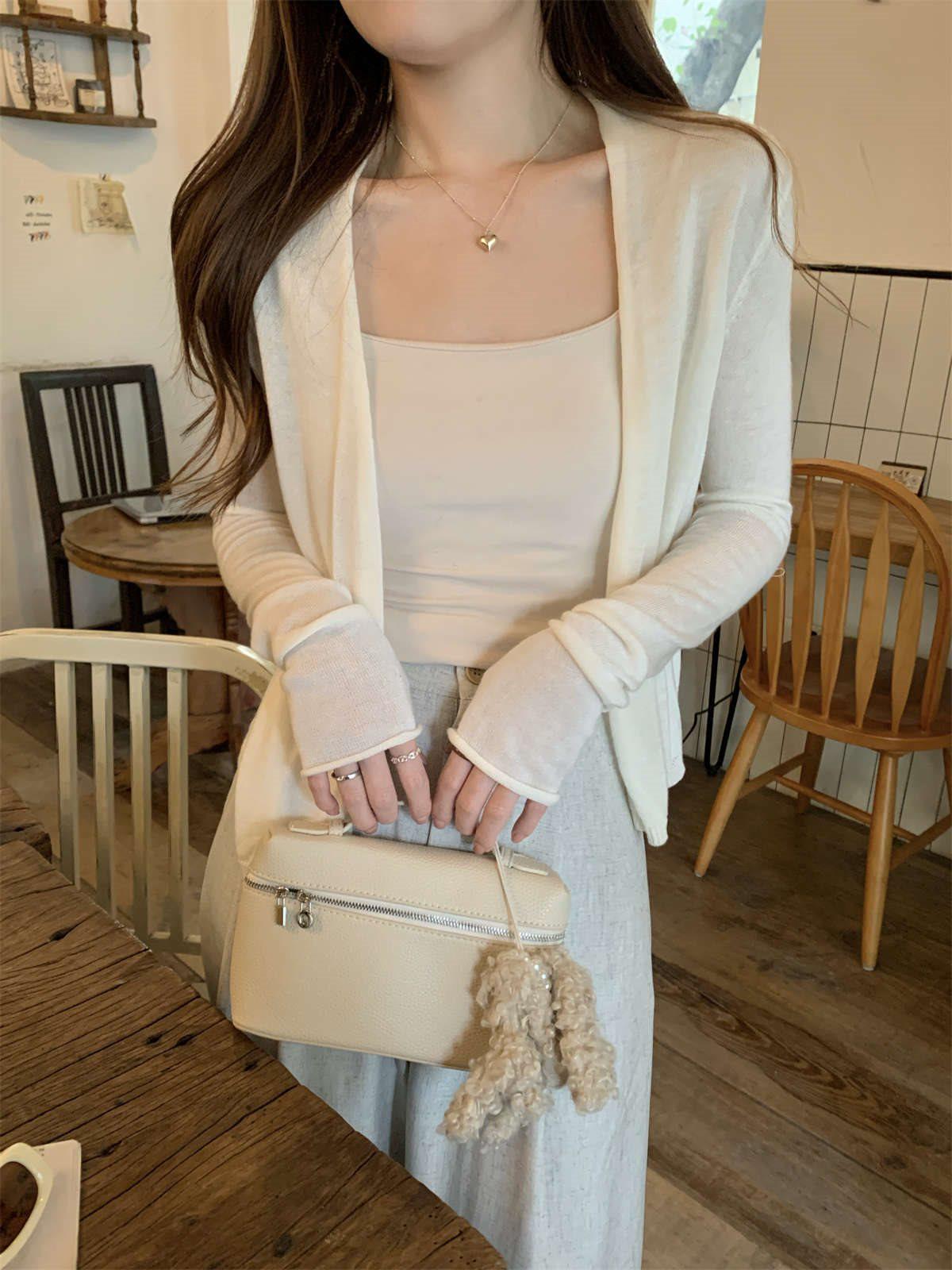 Women s Lightweight Korean-Style Knit Cardigan - Sun Protection, Long Sleeve, Versatile Shawl for Summer, Spring, and Autumn. Medium
Women s Lightweight Korean-Style Knit Cardigan - Sun Protection, Long Sleeve, Versatile Shawl for Summer, Spring, and Autumn. Medium