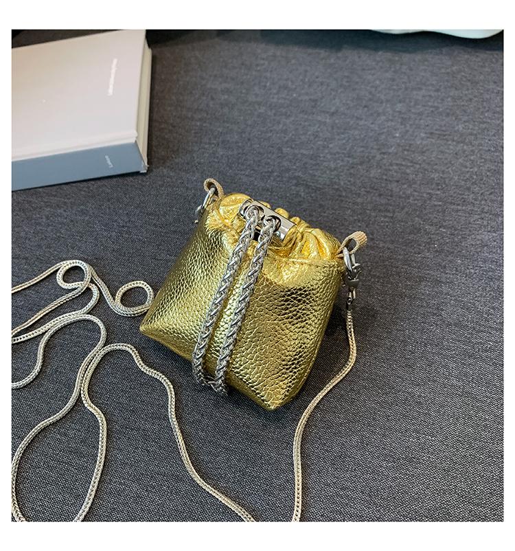 PU Bucket Soild Shoulder Bags Chains Party Crossbody Bags for Women 2024 High Quality Fashion on Sale Bolso Bombonera Con Cadena золотий
PU Bucket Soild Shoulder Bags Chains Party Crossbody Bags for Women 2024 High Quality Fashion on Sale Bolso Bombonera Con Cadena золотий
