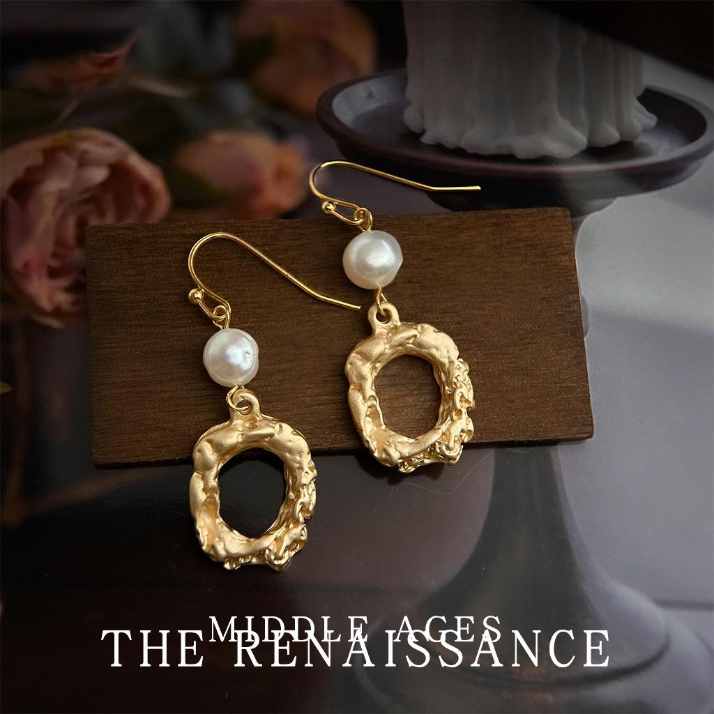Medieval Baroque Freshwater Pearl Earrings French Retro Geometric Irregular Earrings
Medieval Baroque Freshwater Pearl Earrings French Retro Geometric Irregular Earrings