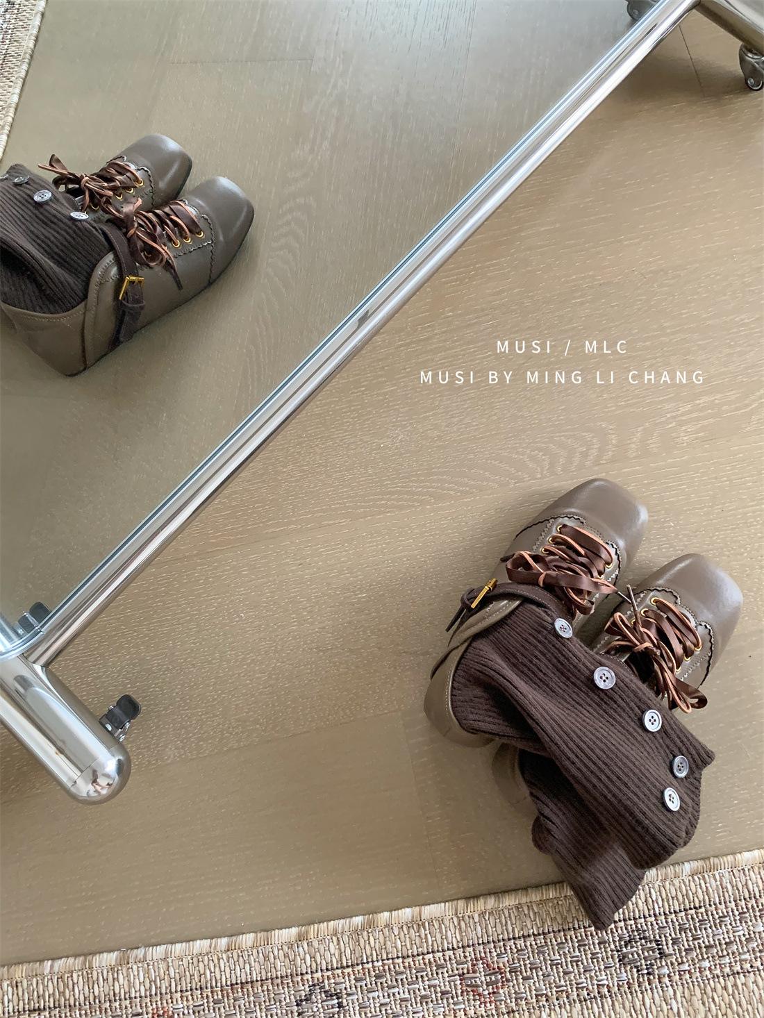 2025 autumn and winter new European and American fashion inner height increase of 3 cm button socks boots elastic boots 39
2025 autumn and winter new European and American fashion inner height increase of 3 cm button socks boots elastic boots 39