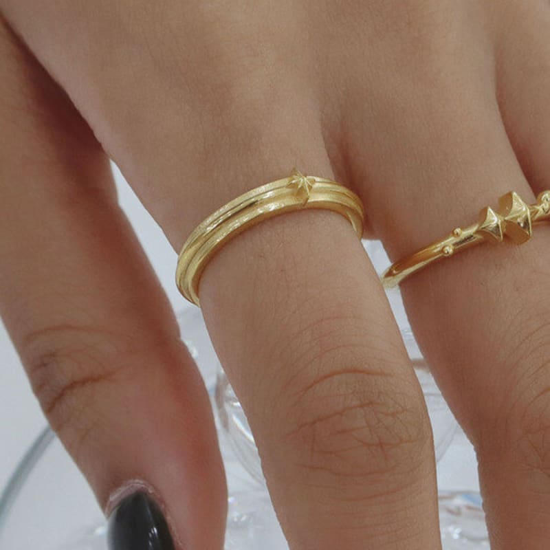 M.atur Pouring Stars Ring 02 silver 925
M.atur Pouring Stars Ring 02 silver 925