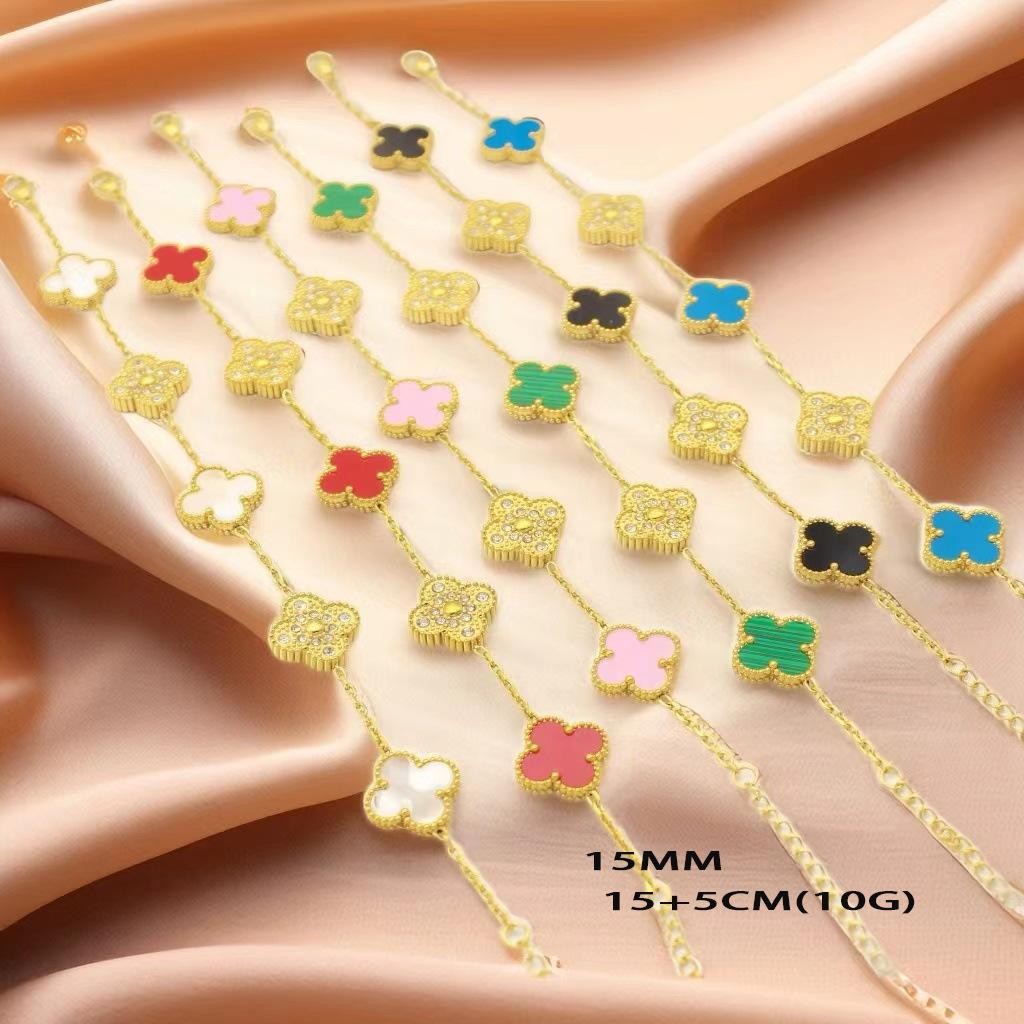 Браслет 15 мм Счастливые пять цветков , клевер-четырехлистник, двухсторонний, с прорезями по бокам, из титановой стали с 18-каратным золотым покрытием, ювелирный браслет 18K
Браслет 15 мм Счастливые пять цветков , клевер-четырехлистник, двухсторонний, с прорезями по бокам, из титановой стали с 18-каратным золотым покрытием, ювелирный браслет 18K