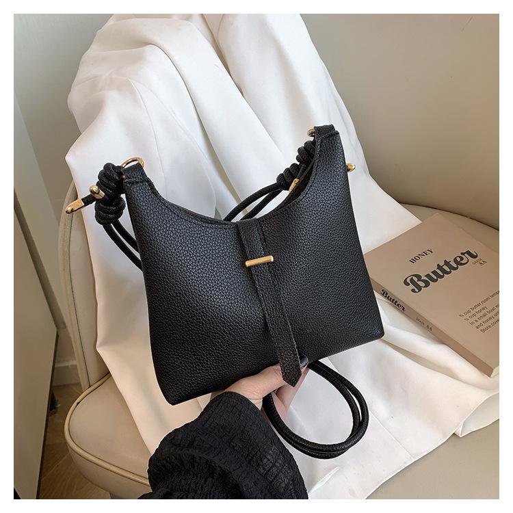 Vegetable basket bag women s 2025 new niche design light luxury high-end texture portable shoulder messenger tote bag чёрный
Vegetable basket bag women s 2025 new niche design light luxury high-end texture portable shoulder messenger tote bag чёрный