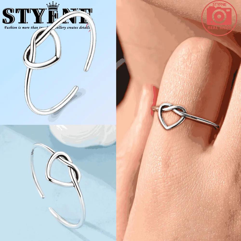 Original Copper Crown Ring With Love In Hand Woman Zircon Sparkling Wedding Ring Girls Jewelry Anniversary
Original Copper Crown Ring With Love In Hand Woman Zircon Sparkling Wedding Ring Girls Jewelry Anniversary